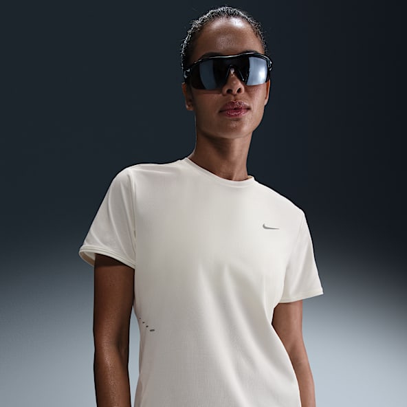 Nike et les femmes t shirt sales
